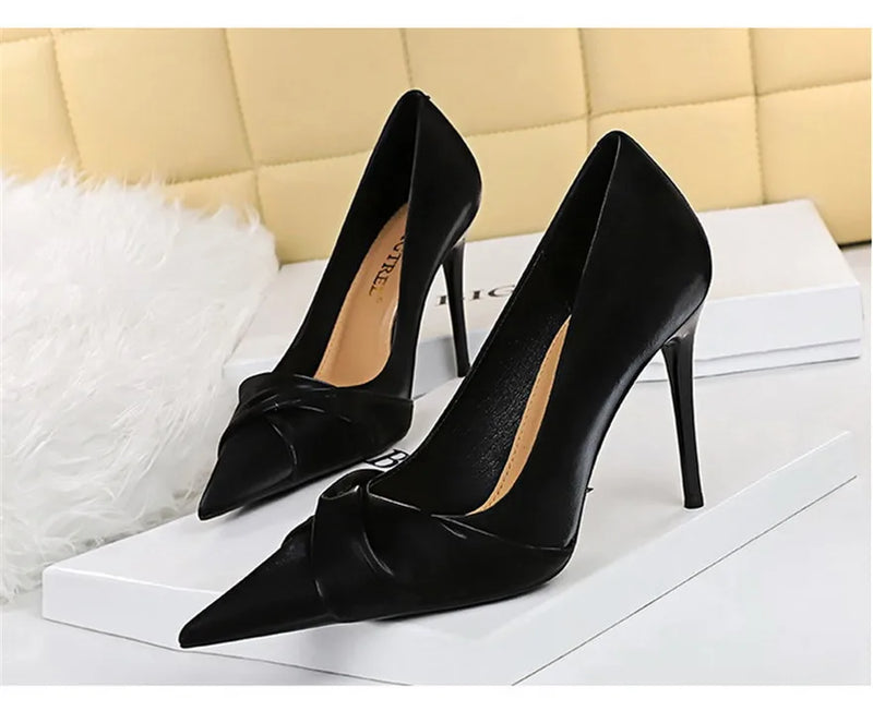 Sandália Pointy Toe com Salto Alto Stiletto