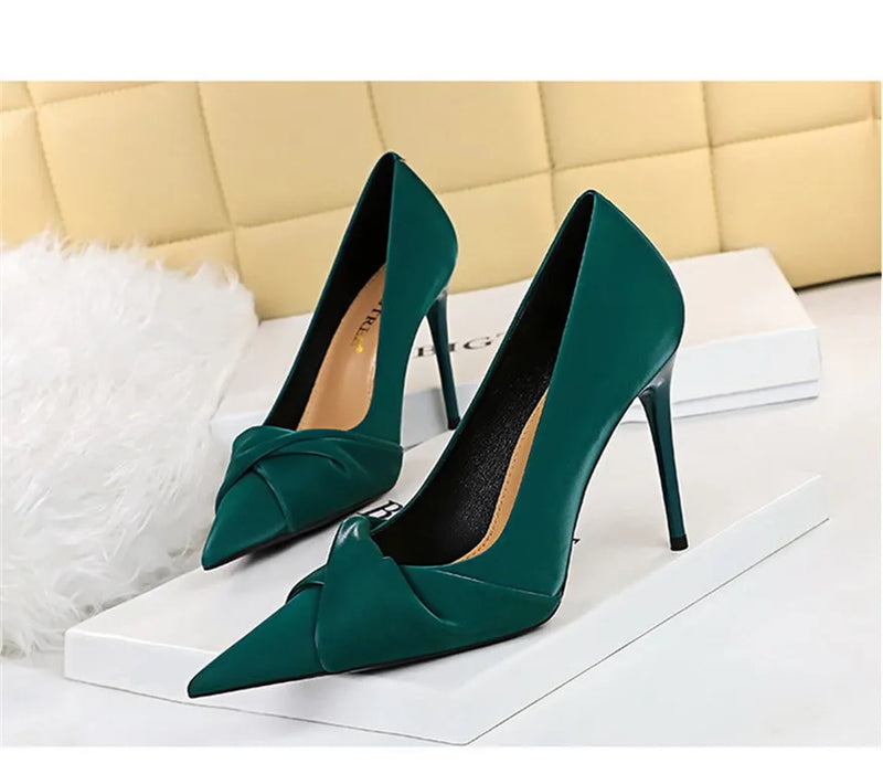 Sandália Pointy Toe com Salto Alto Stiletto